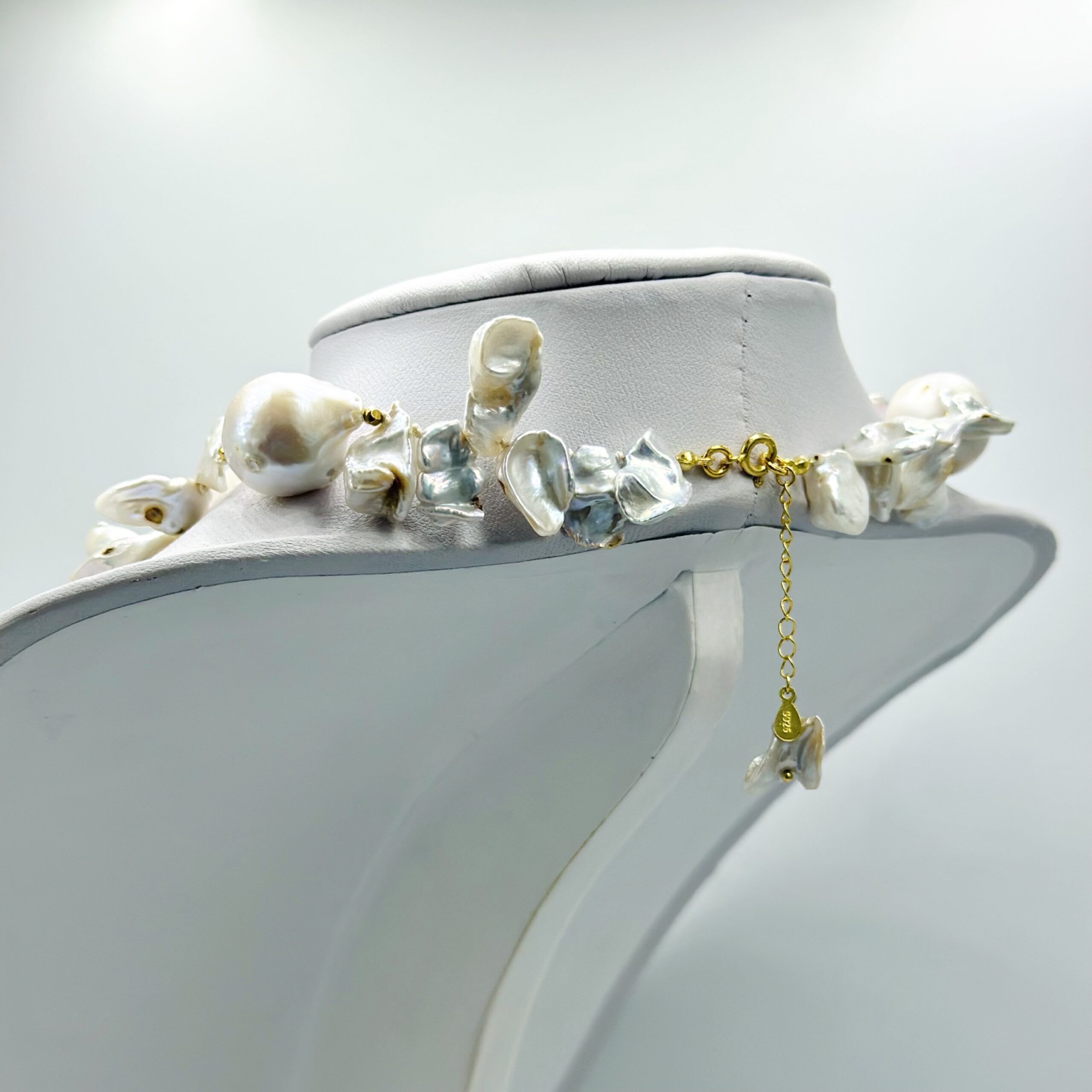 Colier din perle baroc albe de dimensiuni mari 18-20mm si perle keshi.