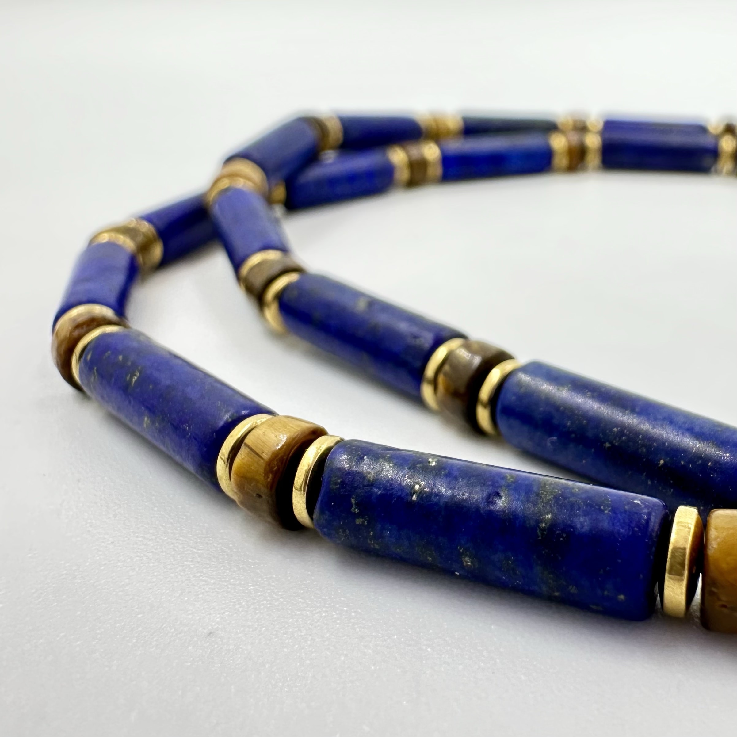 Colier cu lapis lazuli si ochi de tigru Veritas